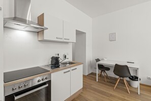 Comfort Apartment, 1 Queen Bed, Non Smoking | In-room dining - Faraway Studios 43 (Vienna)