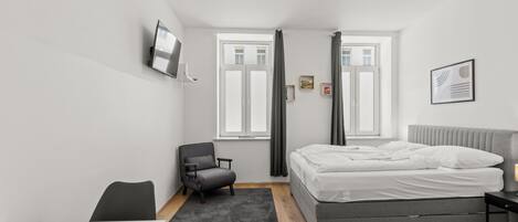 Leilighet – comfort, flere senger, ikke-røyk | 1 soverom, blendingsgardiner og strykejern/-brett