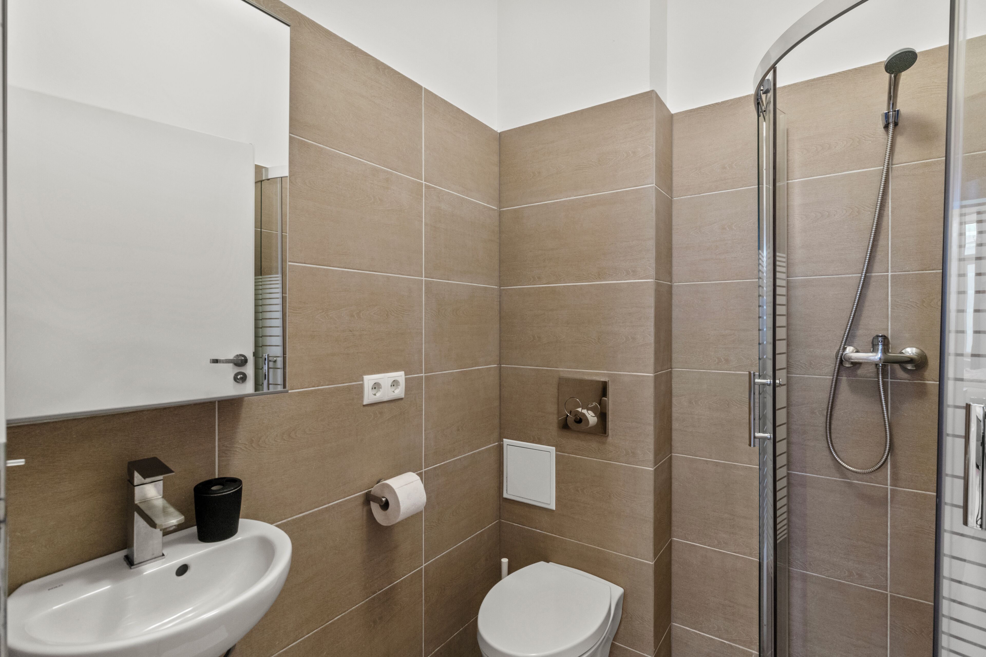 Comfort-Apartment, Mehrere Betten, Nichtraucher | Badezimmer | Dusche, Haartrockner, Handtücher, Seife