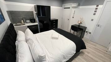 1 bedroom, desk, iron/ironing board, WiFi