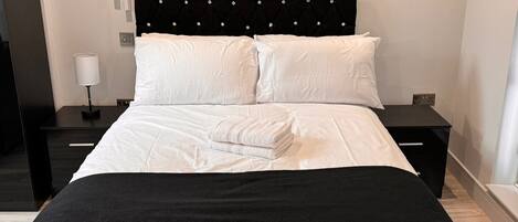 1 bedroom, desk, iron/ironing board, WiFi