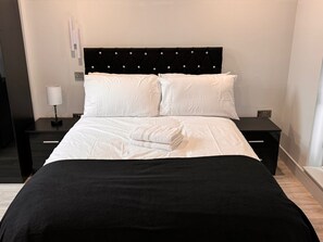 1 bedroom, desk, iron/ironing board, WiFi