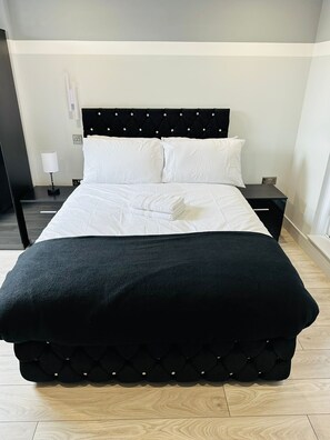 1 camera, una scrivania, ferro/asse da stiro, Wi-Fi