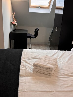 1 bedroom, desk, iron/ironing board, WiFi