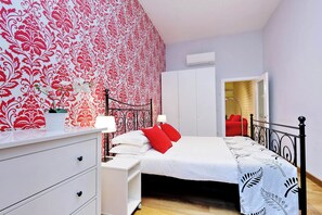 1 bedroom, iron/ironing board, free WiFi, bed sheets - Cozy Tritone - One Bedroom Apartment, Sleeps 4 (Rome)
