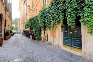 Exterior detail - Giulia Charme - One Bedroom Apartment, Sleeps 4 (Rome)