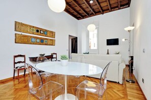 Dining - Giulia Charme - One Bedroom Apartment, Sleeps 4 (Rome)