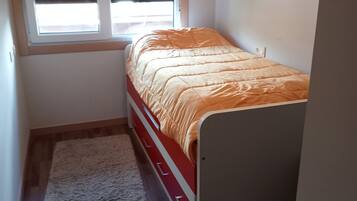 2 Schlafzimmer, Bügeleisen/Bügelbrett, Bettwäsche