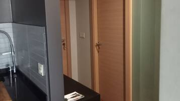 Haartrockner, Bidet, Handtücher, Seife