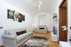 TV - Cozy Oppio - One Bedroom Apartment, Sleeps 4 (Rome)