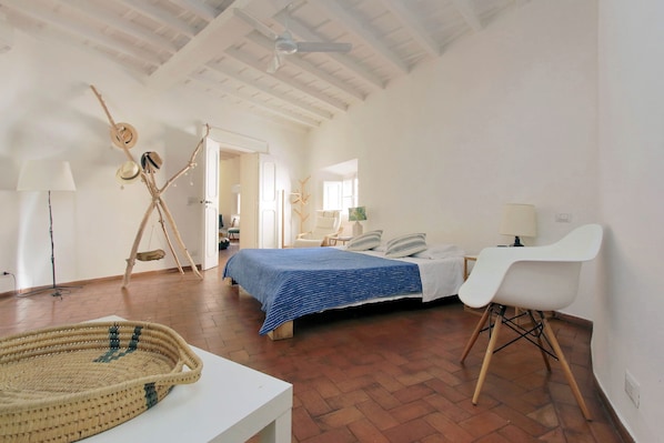 2 bedrooms, desk, iron/ironing board, free WiFi