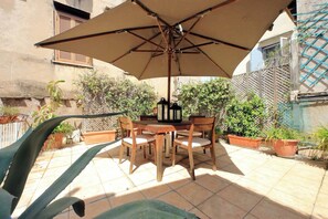 Outdoor dining - Ottavia Terrace - One Bedroom Apartment, Sleeps 4 (Rome)
