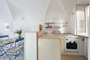 Fridge, oven, stovetop, toaster