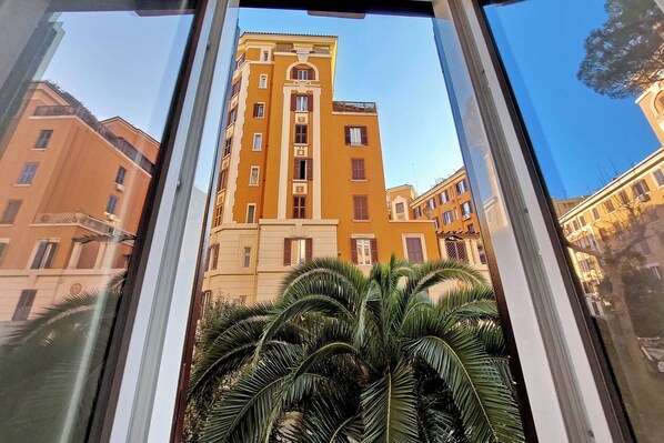 Interior - Taranto 95 - One Bedroom Apartment, Sleeps 4 (Rome)