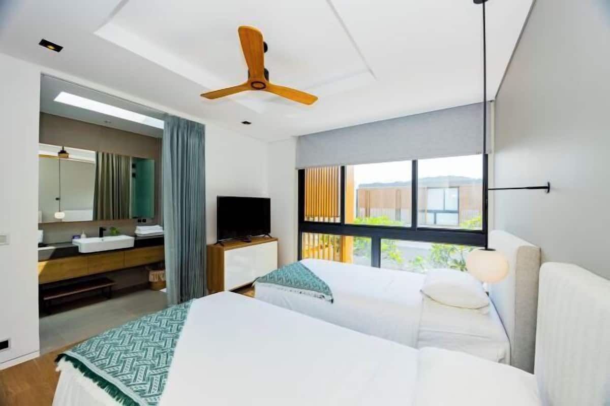 Memory foam beds, minibar, desk, laptop workspace