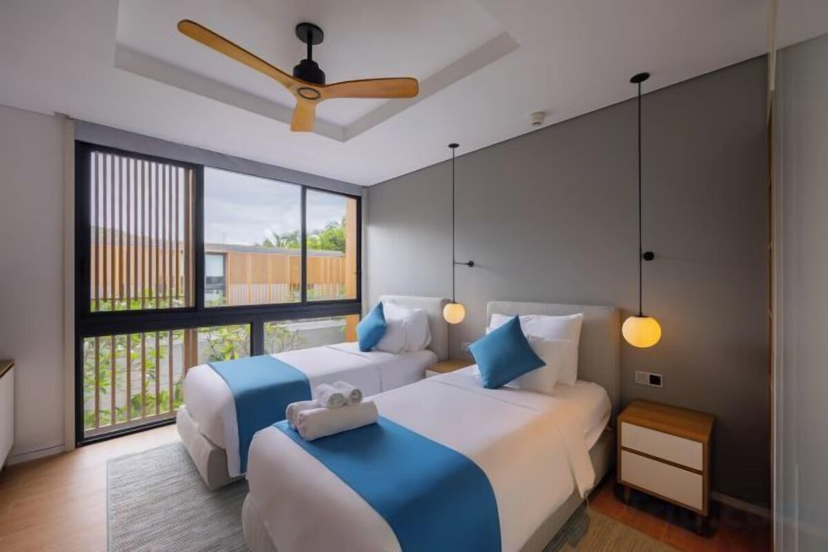 Memory-foam beds, minibar, desk, laptop workspace