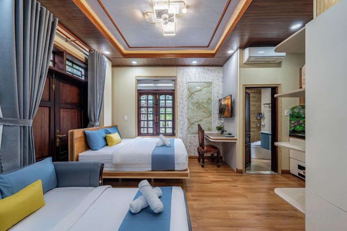 Roupas de cama premium, frigobar, quartos à prova de som