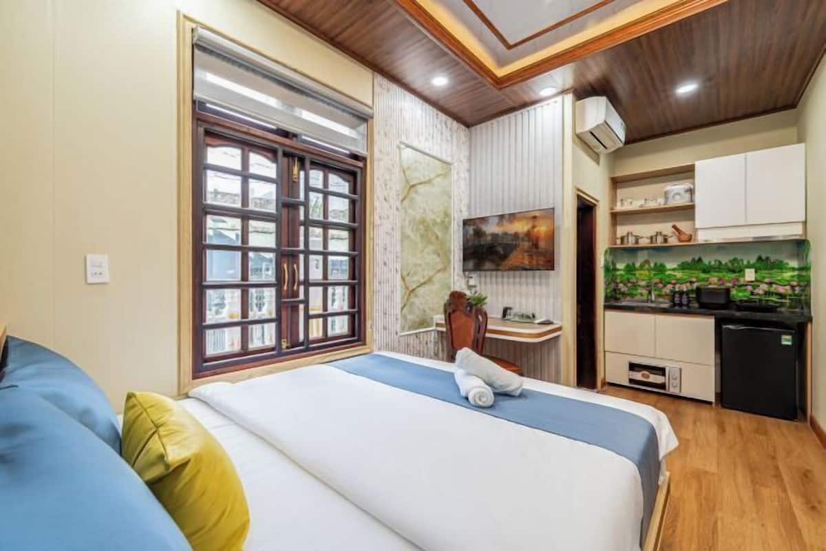 Premium bedding, minibar, soundproofing, iron/ironing board