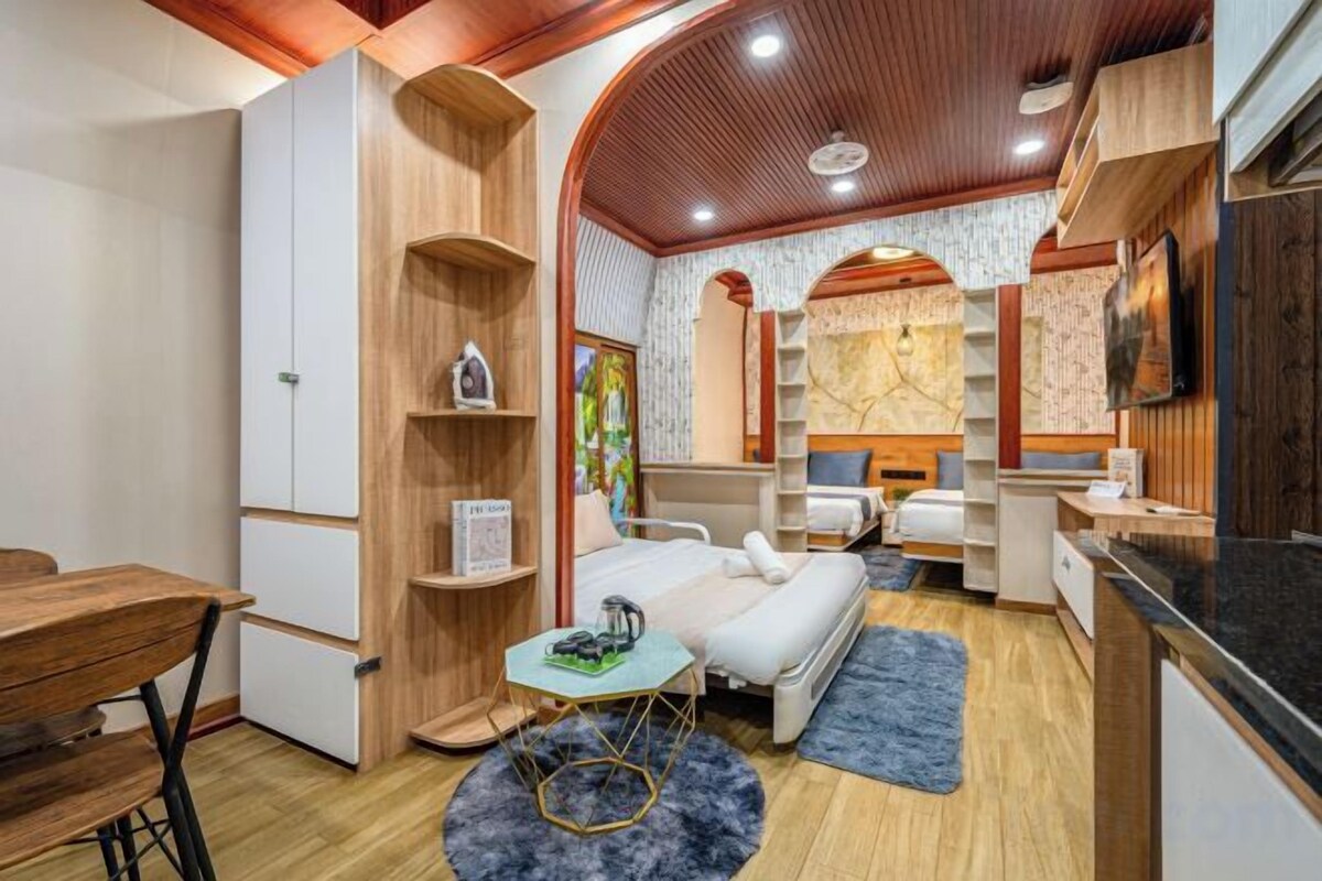 Roupas de cama premium, frigobar, quartos à prova de som