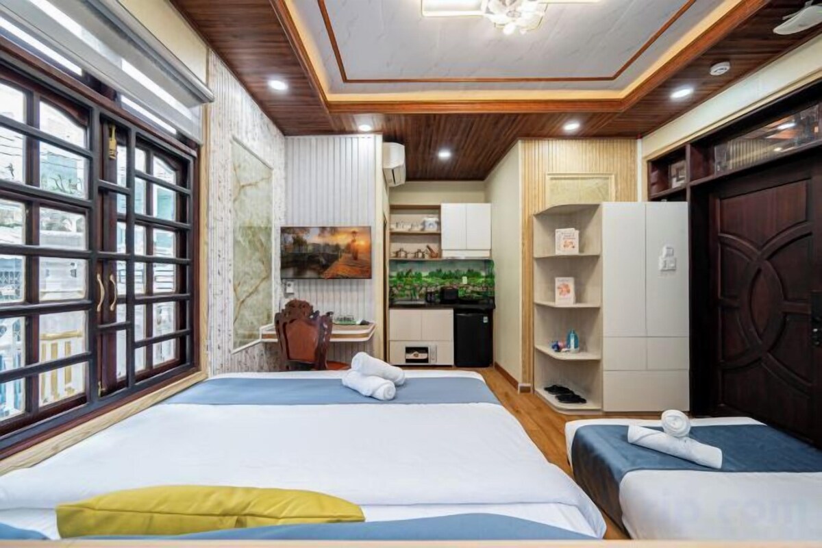 Premium bedding, minibar, soundproofing, iron/ironing board