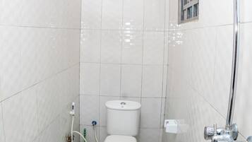 Shower, free toiletries, slippers, towels