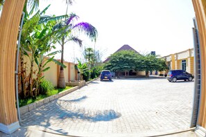 Front of property - Bezinda Lodge (Dodoma)