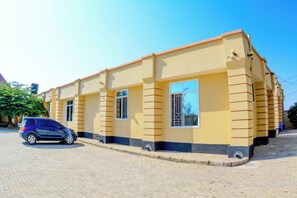 Front of property - Bezinda Lodge (Dodoma)