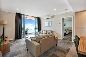 TV - Beautiful Marina View Apartment (Geraldton)
