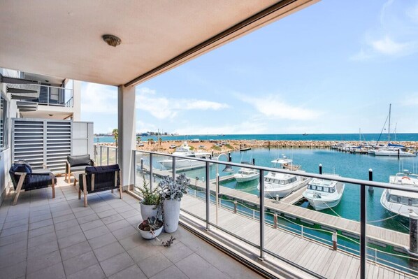 Terrace/patio - Beautiful Marina View Apartment (Geraldton)