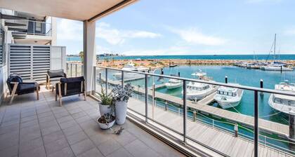 Beautiful Marina View Apartment