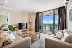 TV - Beautiful Marina View Apartment (Geraldton)
