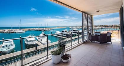 Beautiful Marina View Apartment