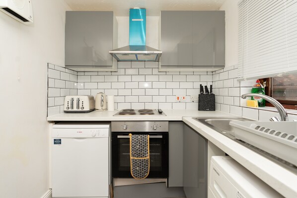 Fridge, microwave, oven, stovetop