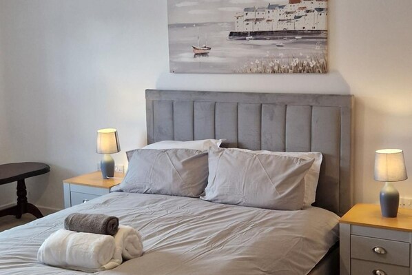 4 chambres, fer et planche à repasser, Wi-Fi gratuit, draps fournis