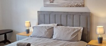 4-bed Charming Pet-friendly House w/ Garden