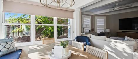 テレビ、書斎 / ワークスペース