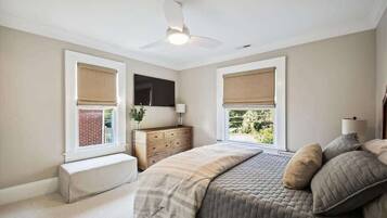 4 bedrooms, iron/ironing board, WiFi, bed sheets