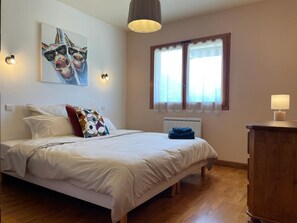 4 Schlafzimmer, Bügeleisen/Bügelbrett, Reisekinderbett, WLAN