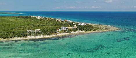 Beach nearby, sun-loungers, beach towels