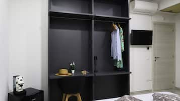1 bedroom, desk, WiFi, bed sheets