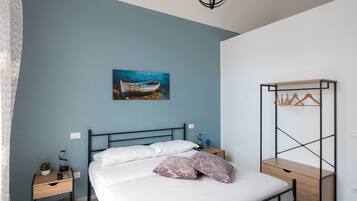 1 habitación, escritorio, wifi y ropa de cama