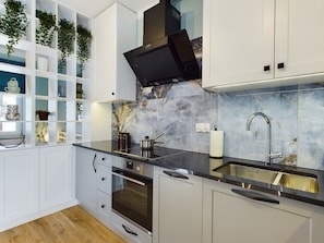Studio, cuisine | Cuisine privée | Réfrigérateur, four, plaque de cuisson, lave-vaisselle