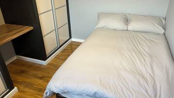 6 bedrooms, iron/ironing board, free WiFi, bed sheets