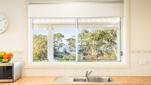 Interior - 16 Grandview Cl - beautifully styled and equipped home with water views (Soldiers Point)