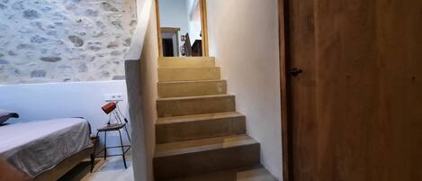 4 bedrooms, WiFi, bed sheets