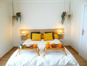 1 室のベッドルーム、アイロン / アイロン台、ベッドシーツ