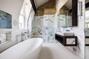 Apartment | Bathroom | Separate tub and shower, deep soaking tub, hair dryer, towels - Penthouse Luxury in Covent Garden (London)