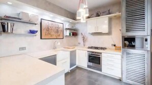 Unclassified image, 2 of 11, button - Chic & Cosy 2 Bedroom in Kensington (London)