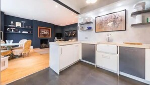 Unclassified image, 3 of 11, button - Chic & Cosy 2 Bedroom in Kensington (London)