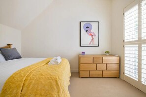 House | 2 bedrooms, iron/ironing board, free WiFi, bed sheets